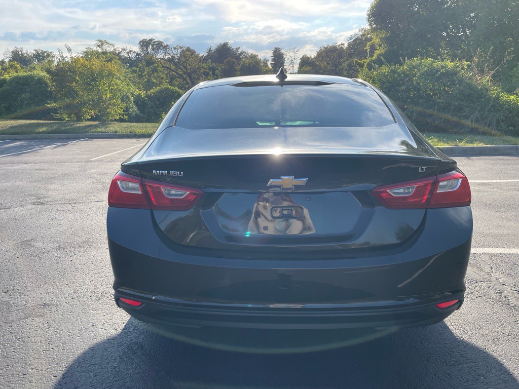 2017 Chevrolet Malibu Image 10