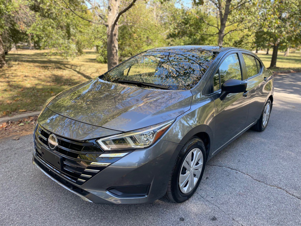 2024 Nissan Versa Image 1