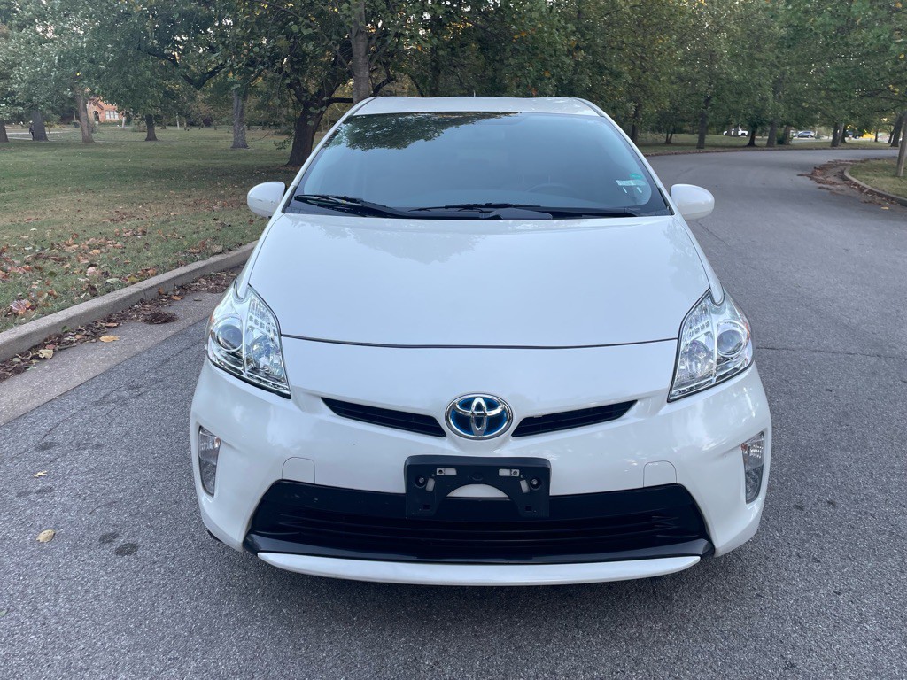 2014 Toyota Prius Image 2