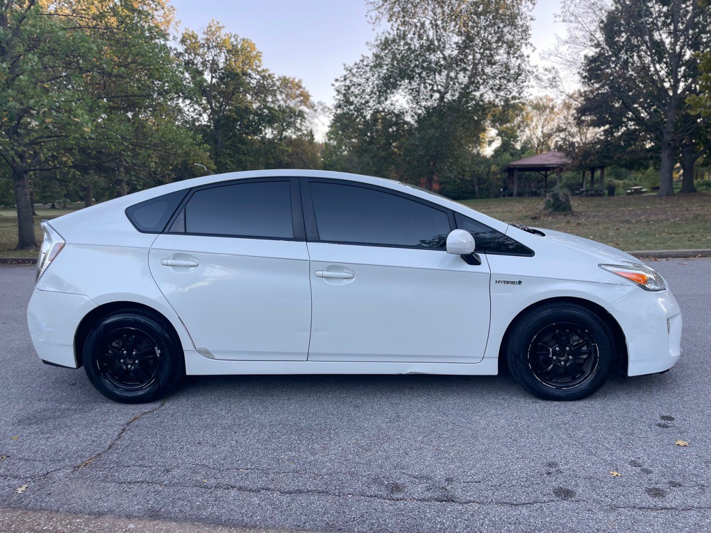 2014 Toyota Prius Image 3