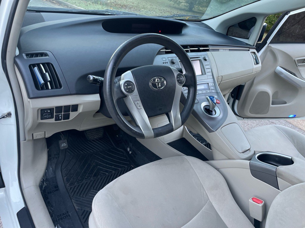 2014 Toyota Prius Image 14