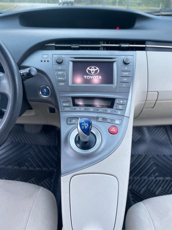 2014 Toyota Prius Image 15
