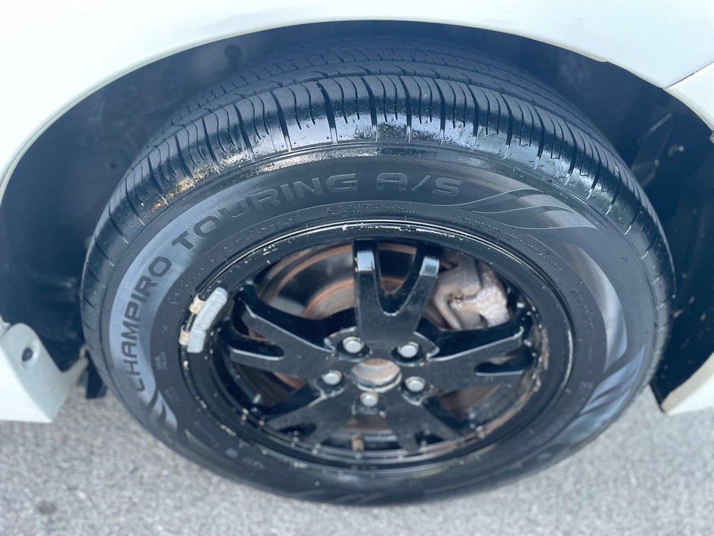 2014 Toyota Prius Image 25