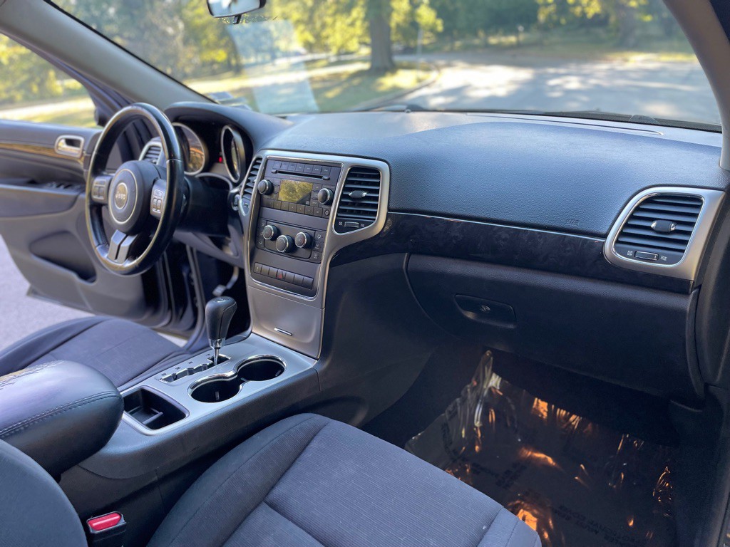 2012 Jeep Grand Cherokee Image 18