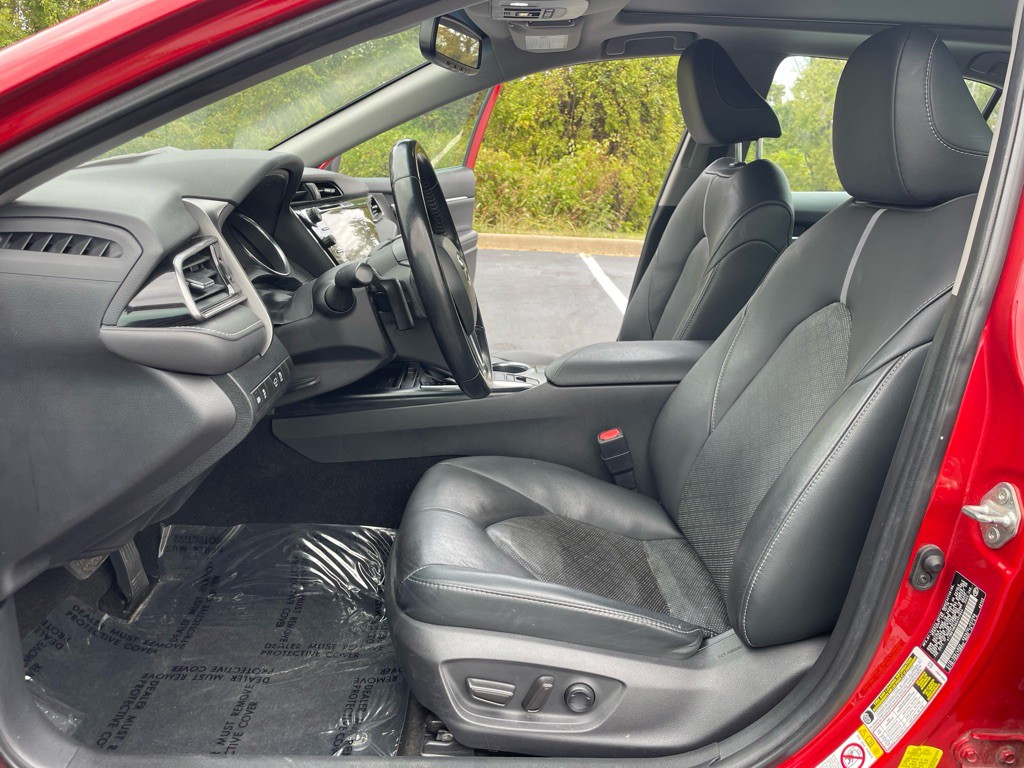 2019 Toyota Camry Image 12