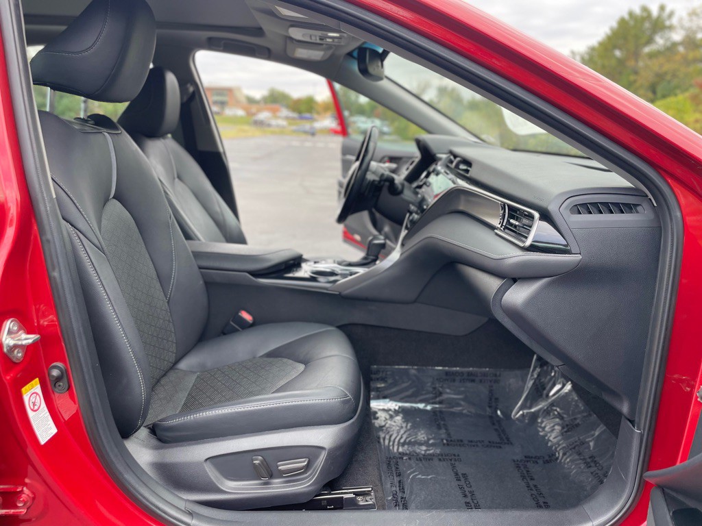 2019 Toyota Camry Image 14