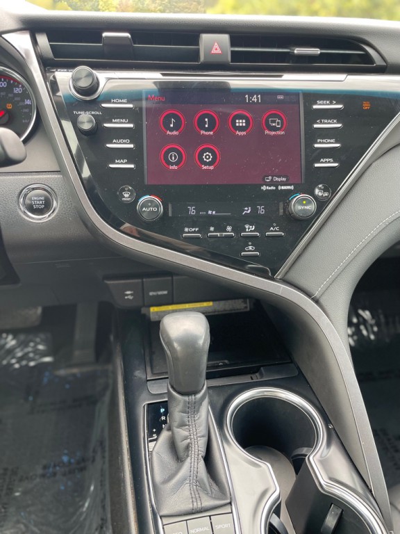 2019 Toyota Camry Image 19