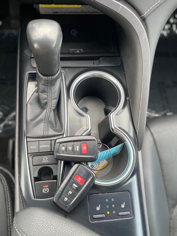 2019 Toyota Camry Image 21