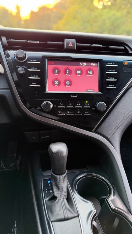 2020 Toyota Camry Image 18