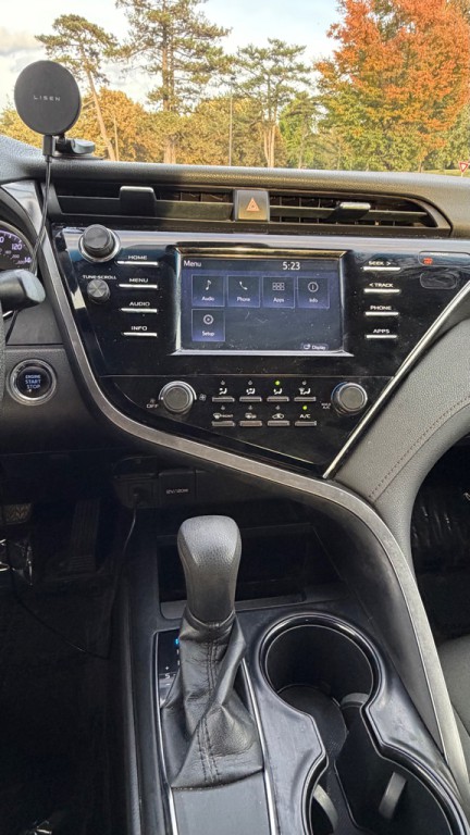 2018 Toyota Camry Image 18