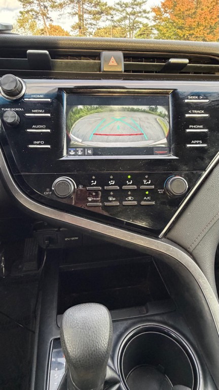 2018 Toyota Camry Image 19