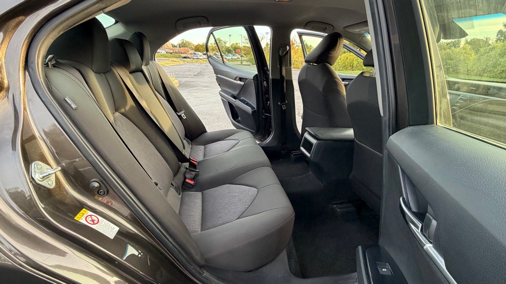 2018 Toyota Camry Image 20