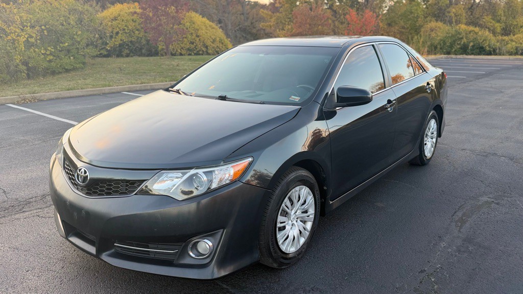 2012 Toyota Camry Image 1
