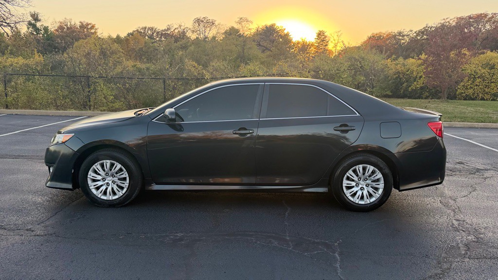 2012 Toyota Camry Image 3