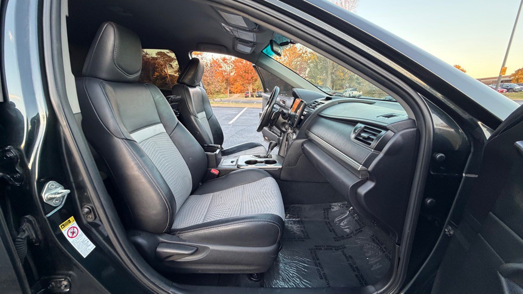 2012 Toyota Camry Image 12