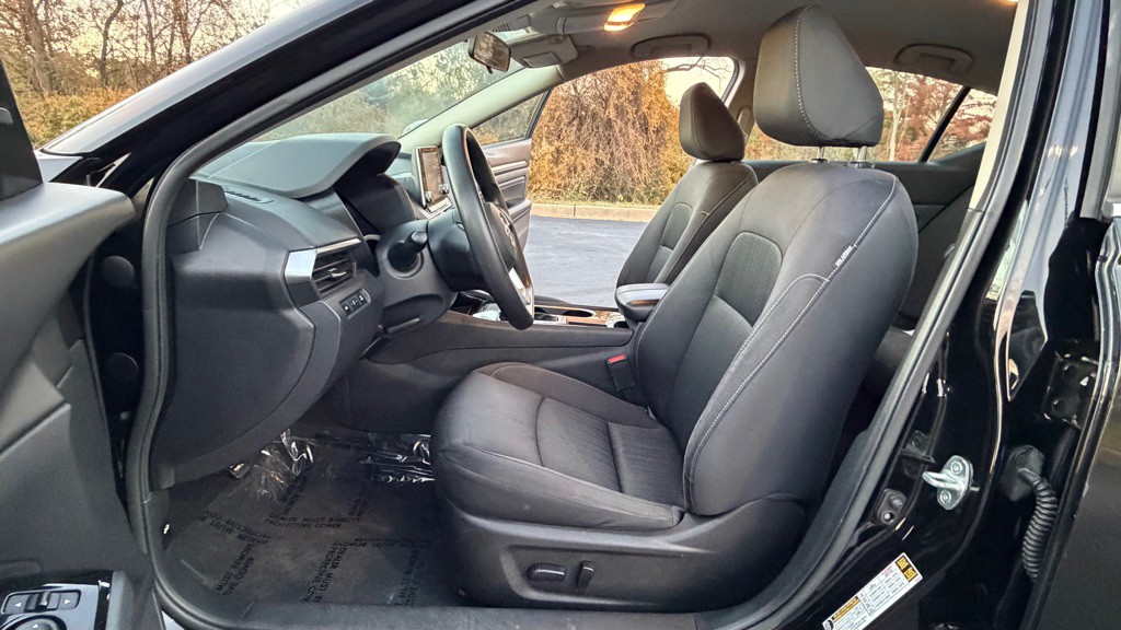 2021 Nissan Altima Image 12