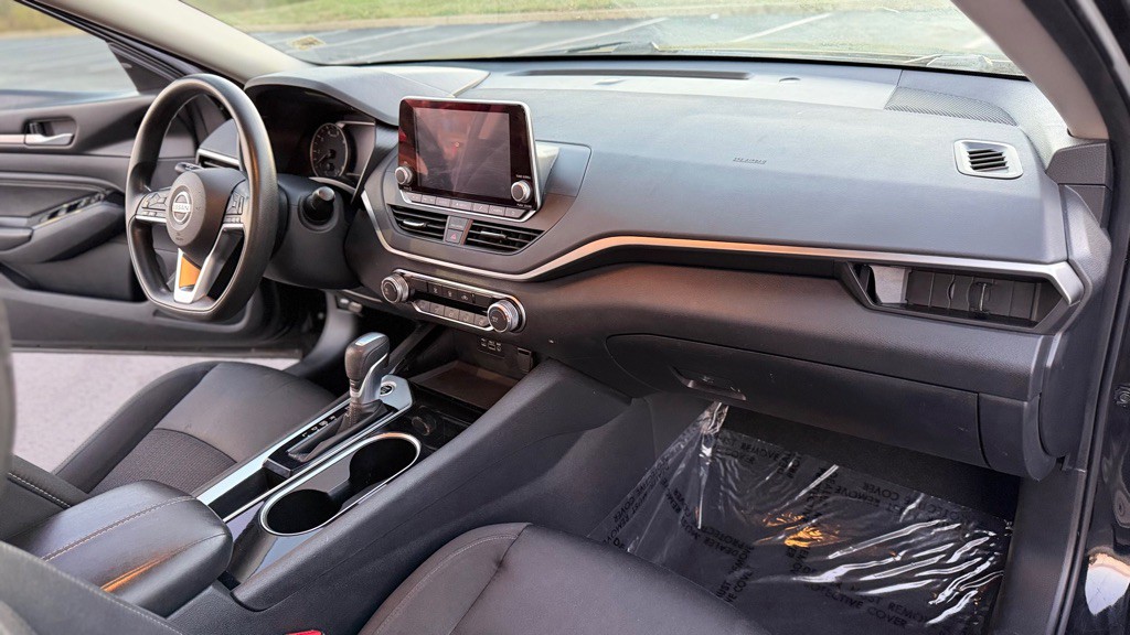2021 Nissan Altima Image 17