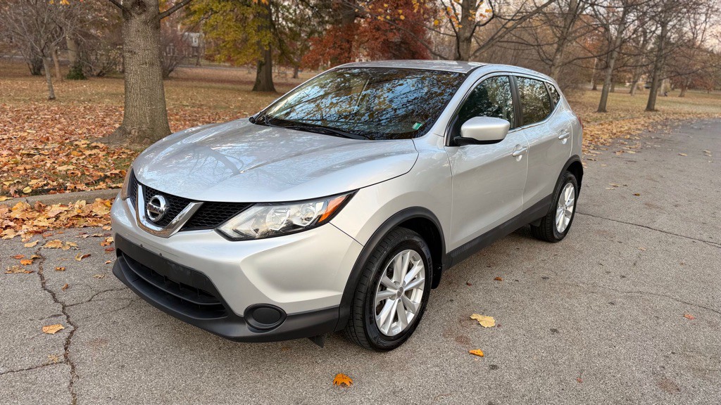 2017 Nissan Rogue Image 1