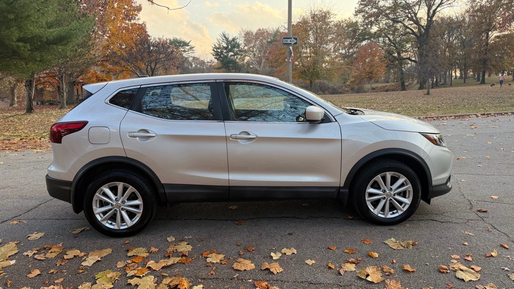 2017 Nissan Rogue Image 4