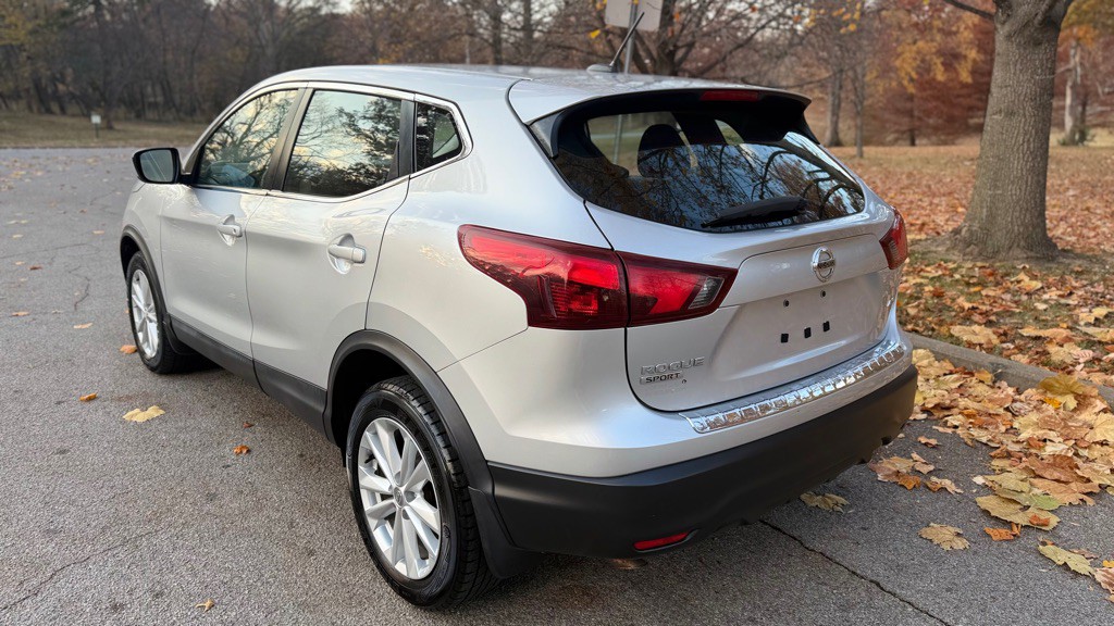 2017 Nissan Rogue Image 5