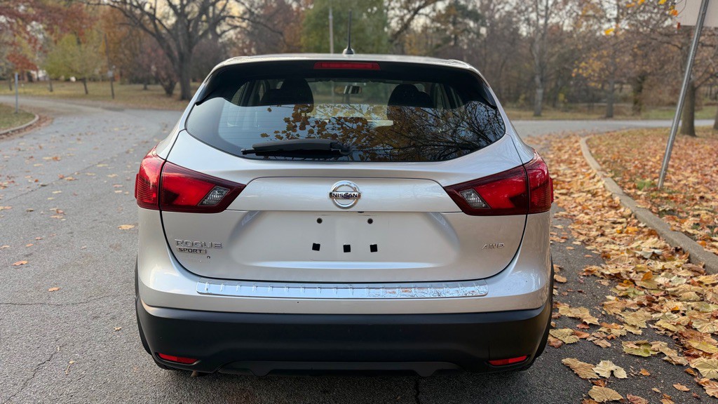 2017 Nissan Rogue Image 8