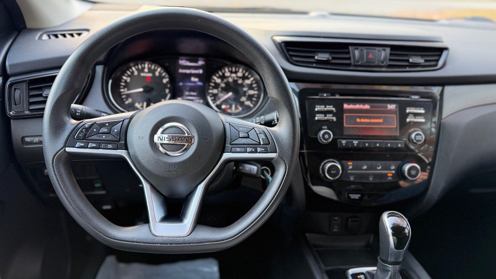 2017 Nissan Rogue Image 16