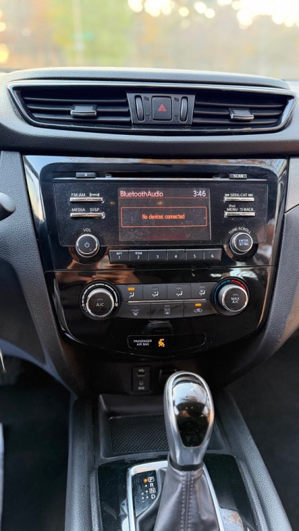 2017 Nissan Rogue Image 19