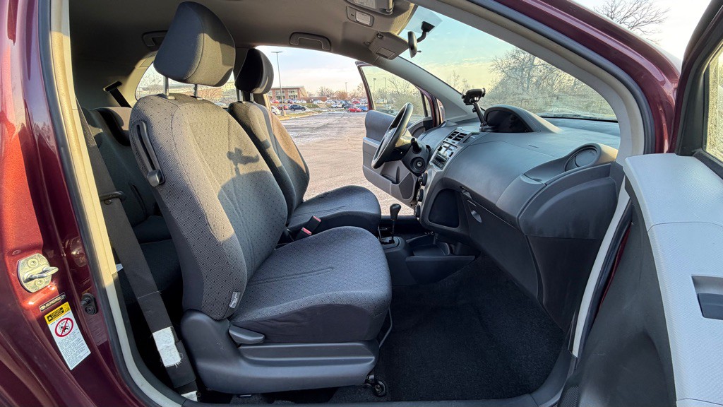 2009 Toyota Yaris Image 12
