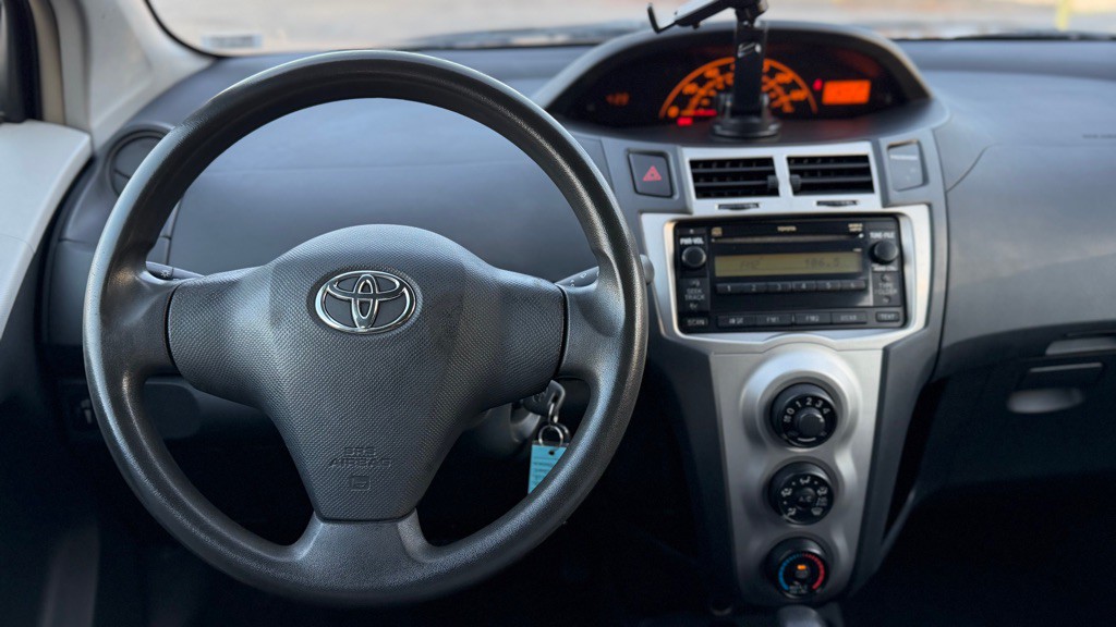 2009 Toyota Yaris Image 16
