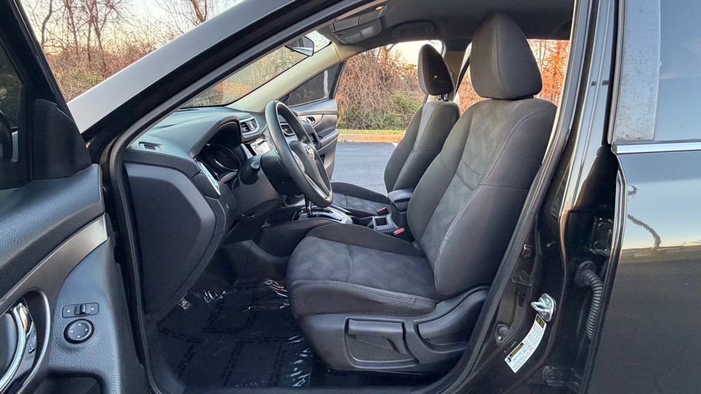 2016 Nissan Rogue Image 13