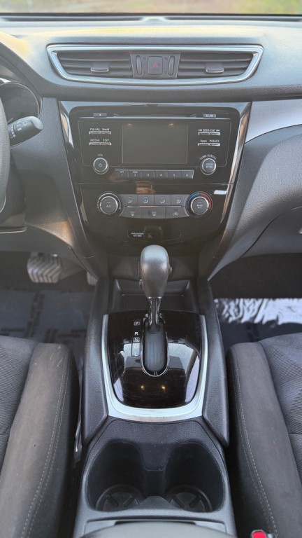 2016 Nissan Rogue Image 17