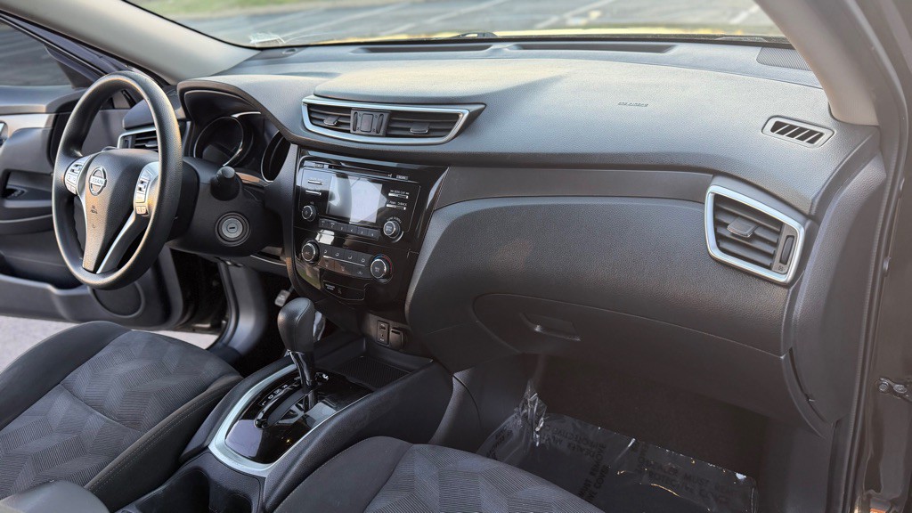 2016 Nissan Rogue Image 18