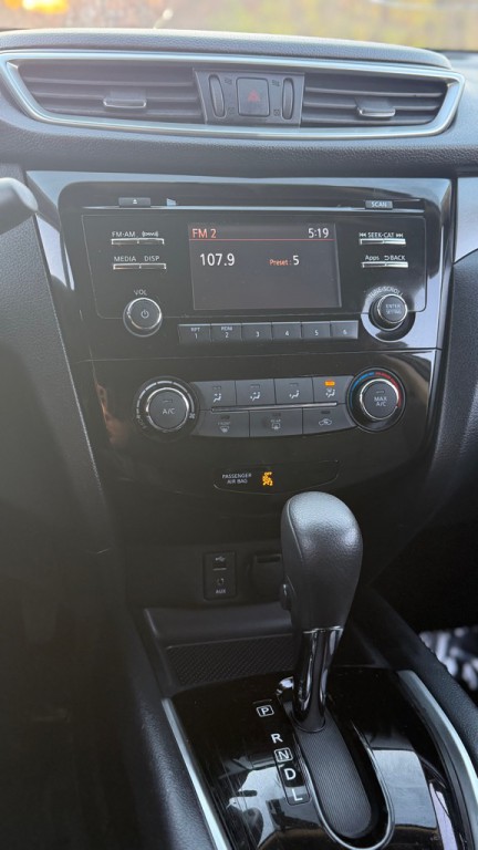 2016 Nissan Rogue Image 21