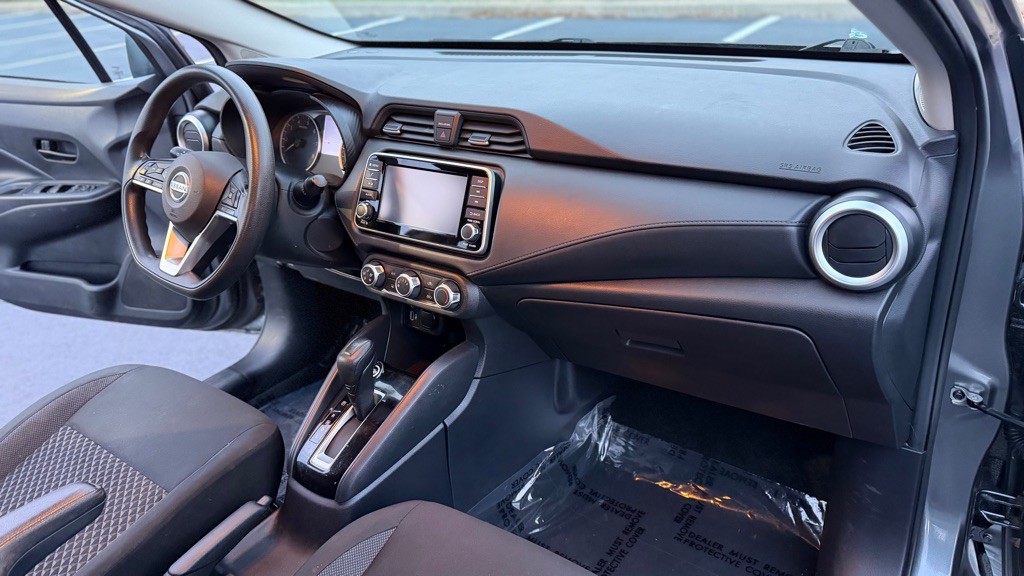 2020 Nissan Versa Image 15