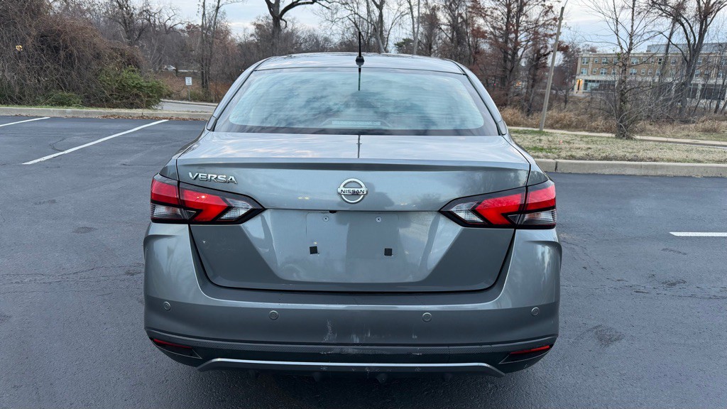 2020 Nissan Versa Image 25
