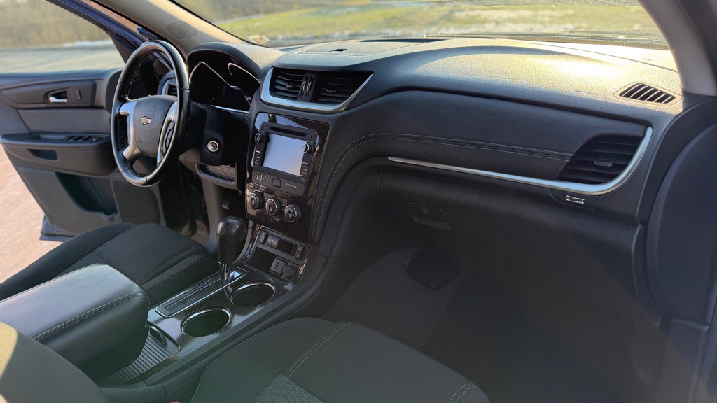 2015 Chevrolet Traverse Image 16