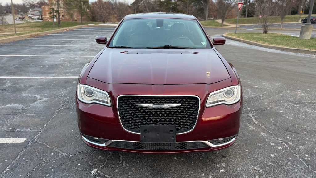 2016 Chrysler 300 Image 2
