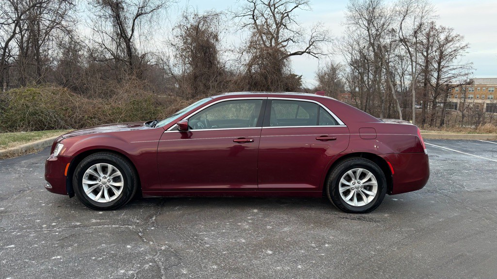 2016 Chrysler 300 Image 3