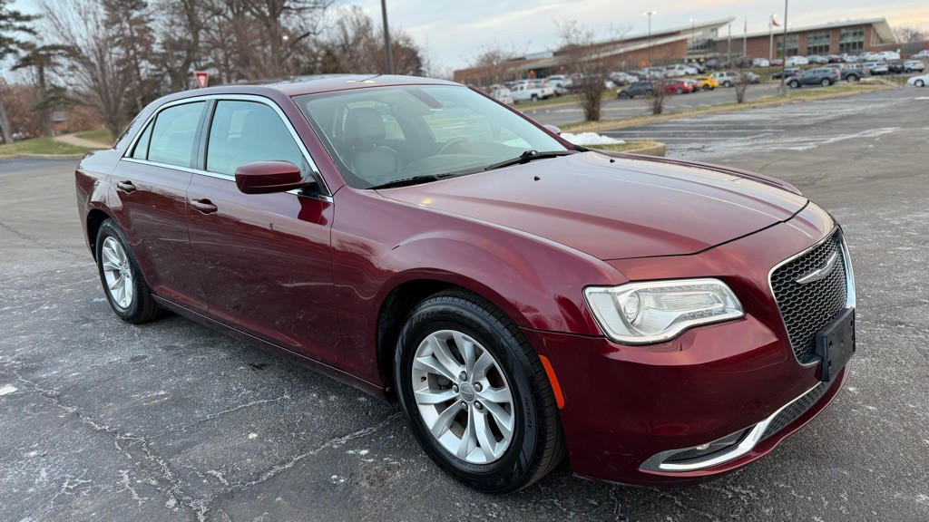 2016 Chrysler 300 Image 4