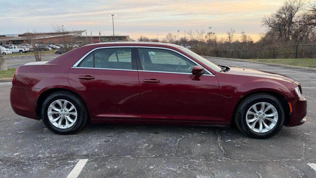 2016 Chrysler 300 Image 6