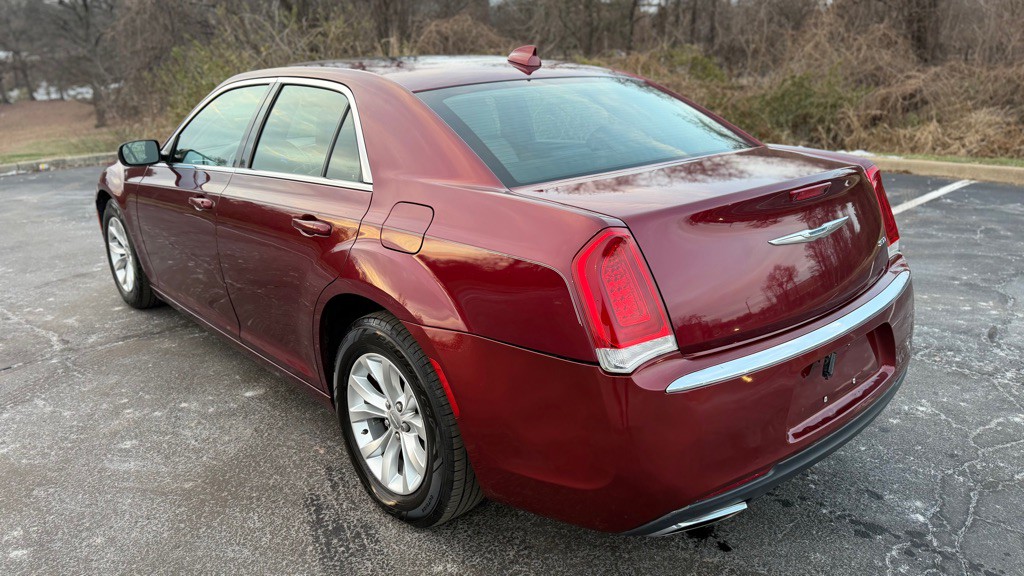2016 Chrysler 300 Image 7