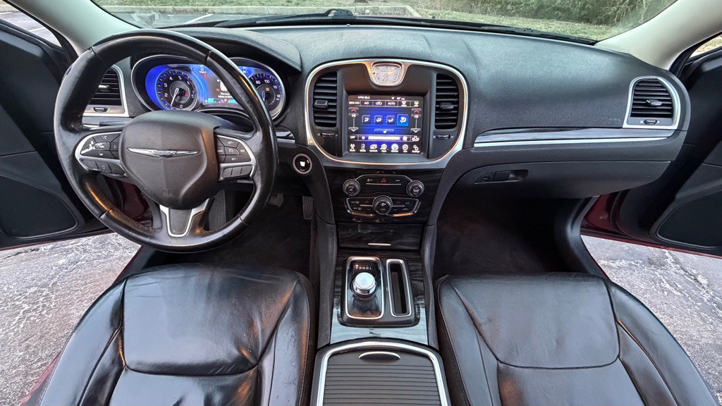 2016 Chrysler 300 Image 11