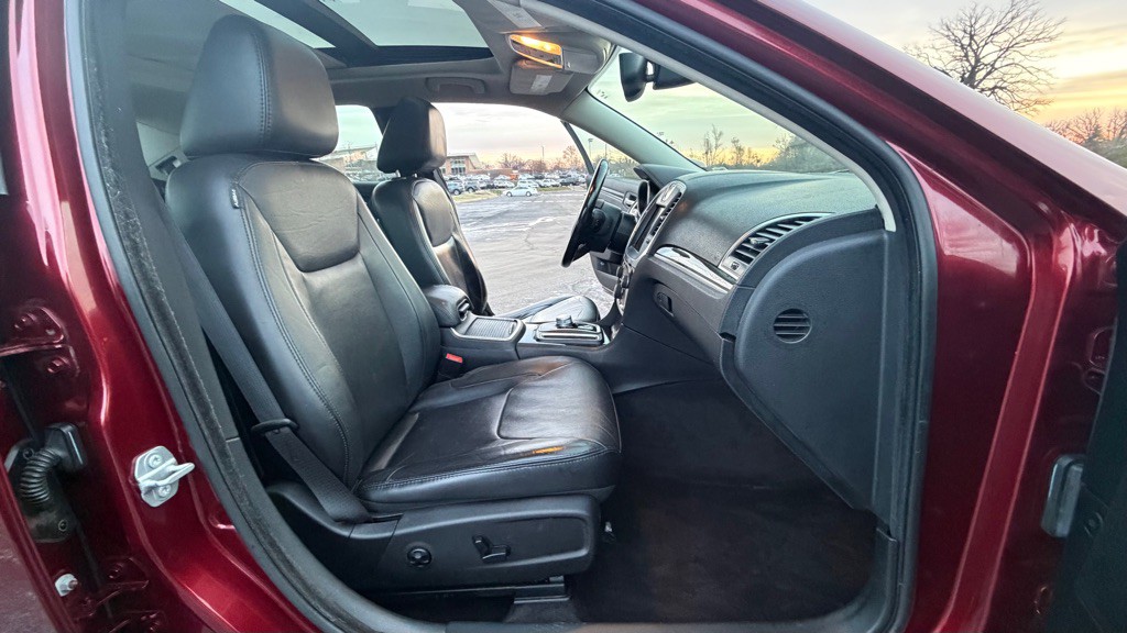 2016 Chrysler 300 Image 12