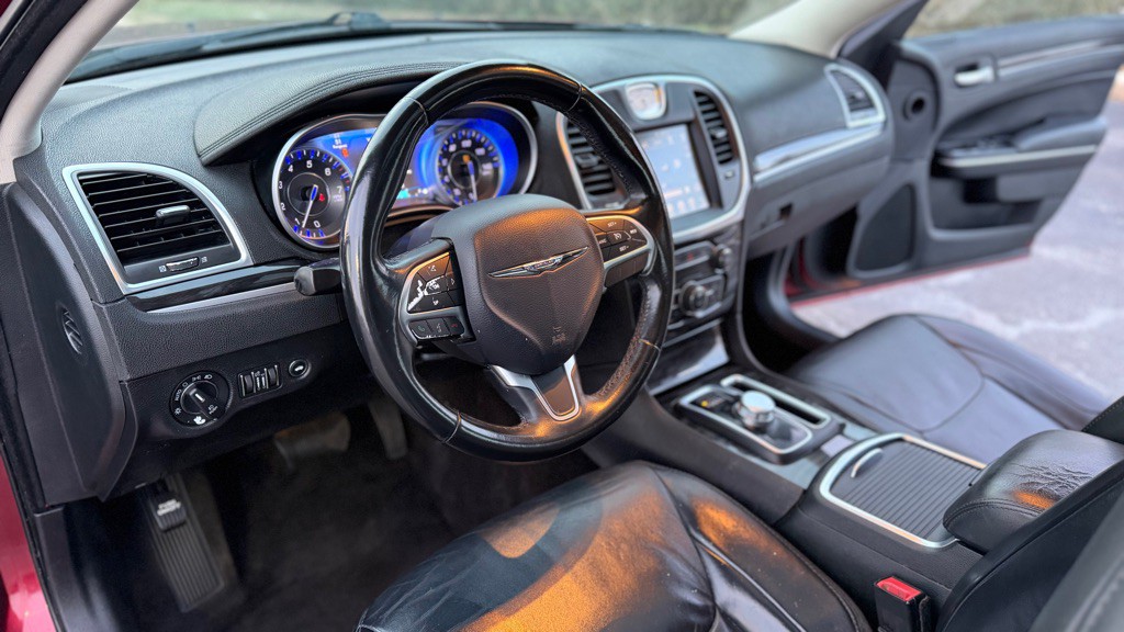 2016 Chrysler 300 Image 13