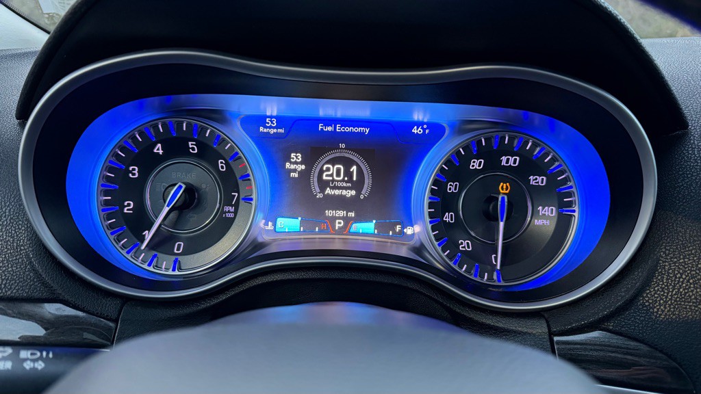 2016 Chrysler 300 Image 17