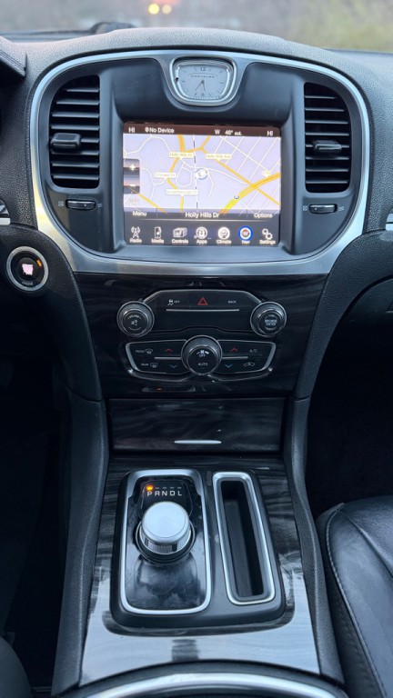 2016 Chrysler 300 Image 20