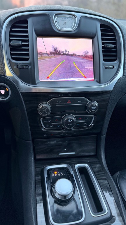 2016 Chrysler 300 Image 21