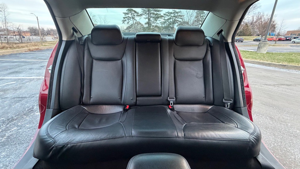 2016 Chrysler 300 Image 25