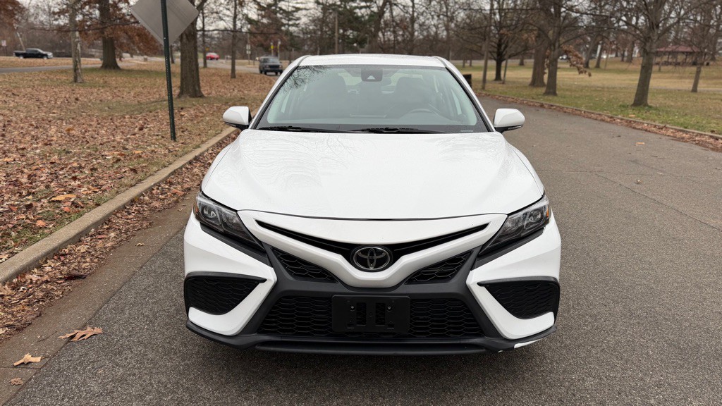 2022 Toyota Camry Image 2