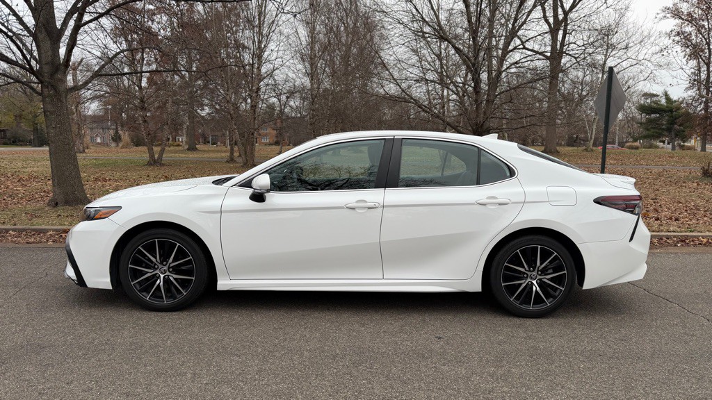 2022 Toyota Camry Image 3